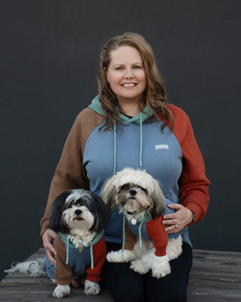 stylish trends in dog clothes explore the best girl factories for pet apparel (4)
